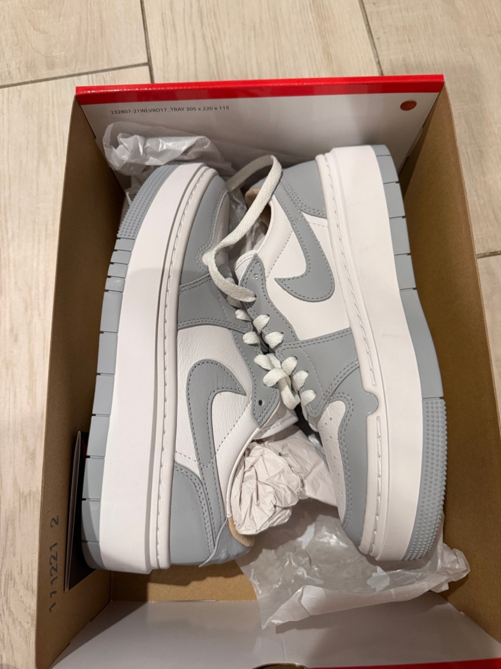 New never worn Nike women’s air Jordan 1 elevate low
